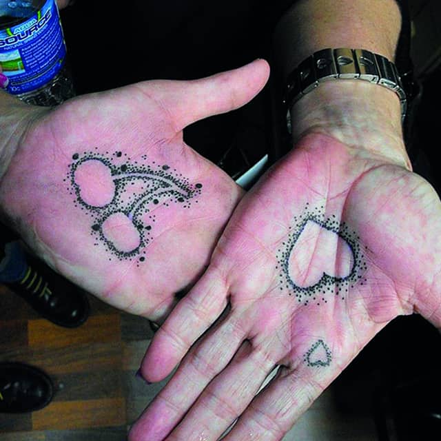 тату на ладони парные
