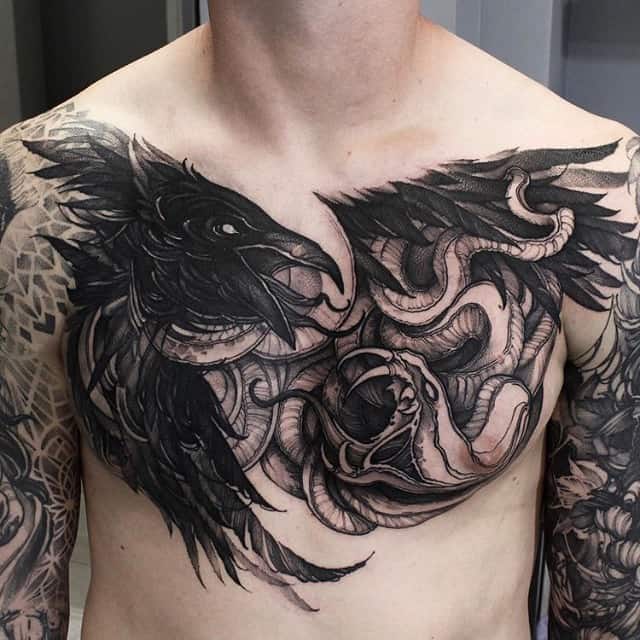 тату мужское на груди