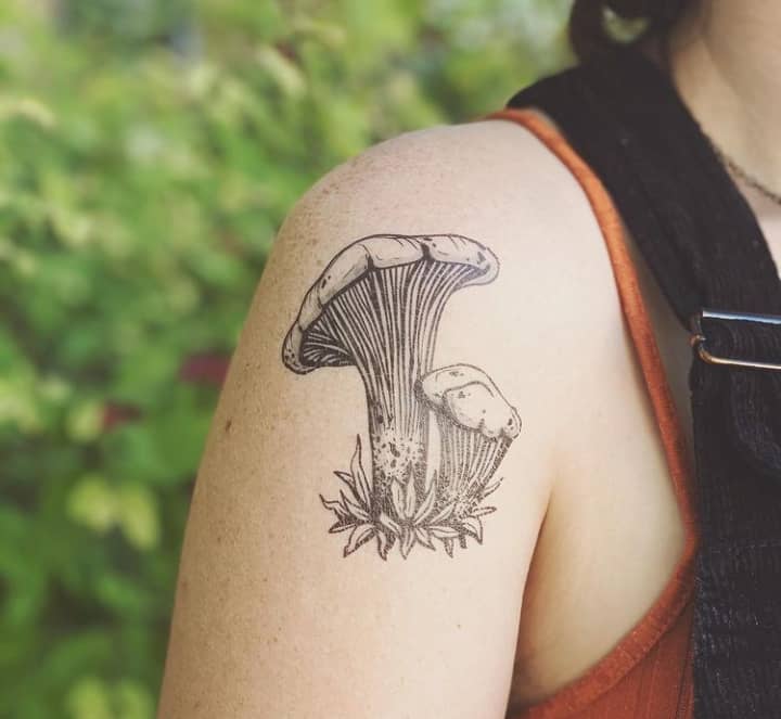 Тату два гриба
