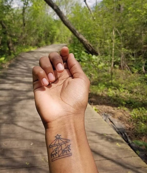 Тату чб карусель