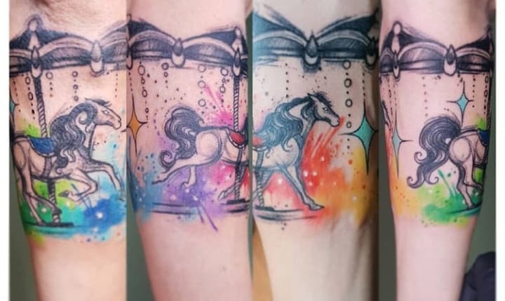Тату карусель с лошадьми