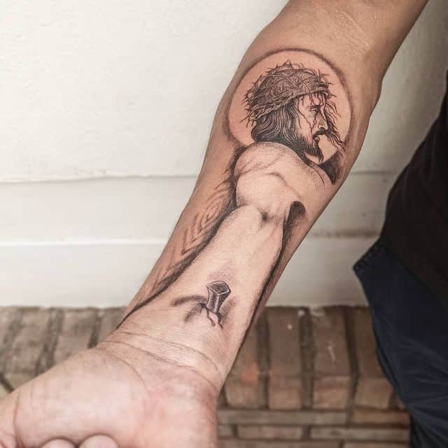 тату распятый Христос