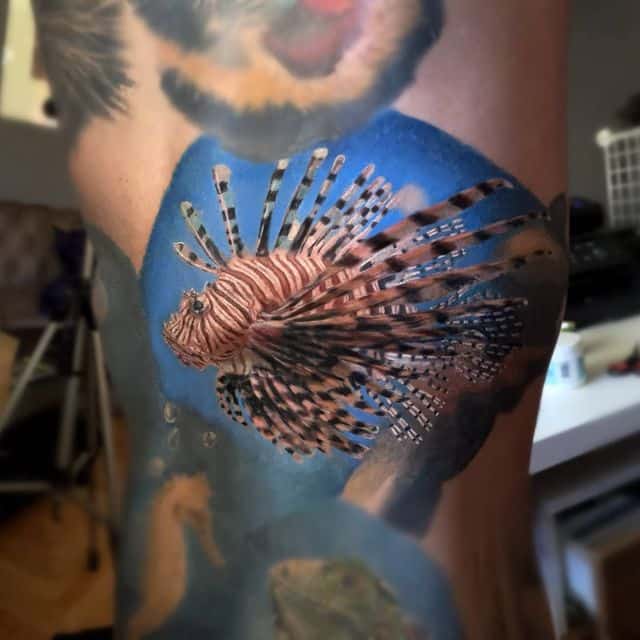 тату Рыба лев или полосатая крылатка зебра тату