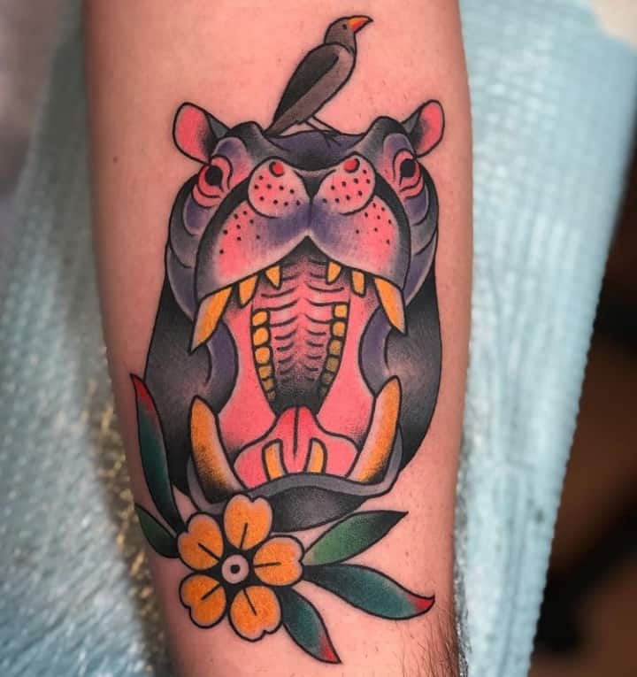 тату бегемот с открытой пастью