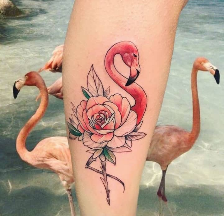 Фламинго с цветком тату