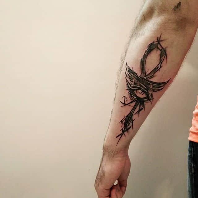анкх тату на руке