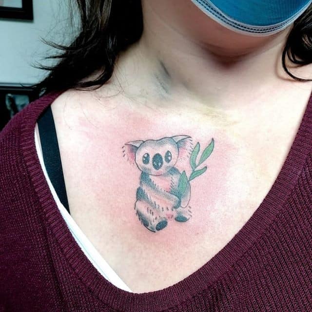 тату коала на плече