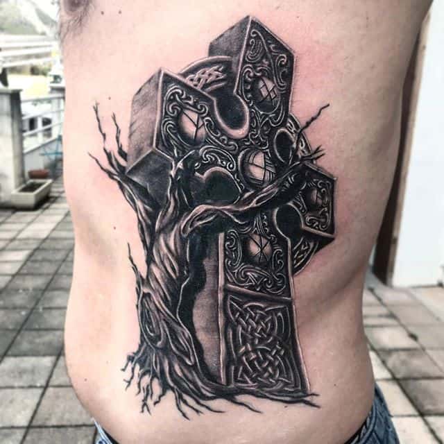 тату кельтский крест дерево