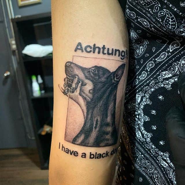 тату доберман на урке