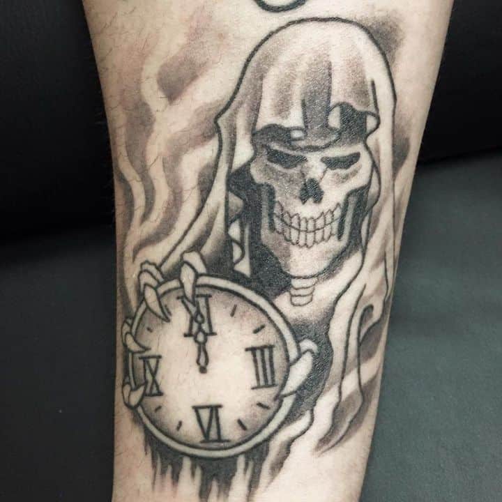 смерть с часами тату