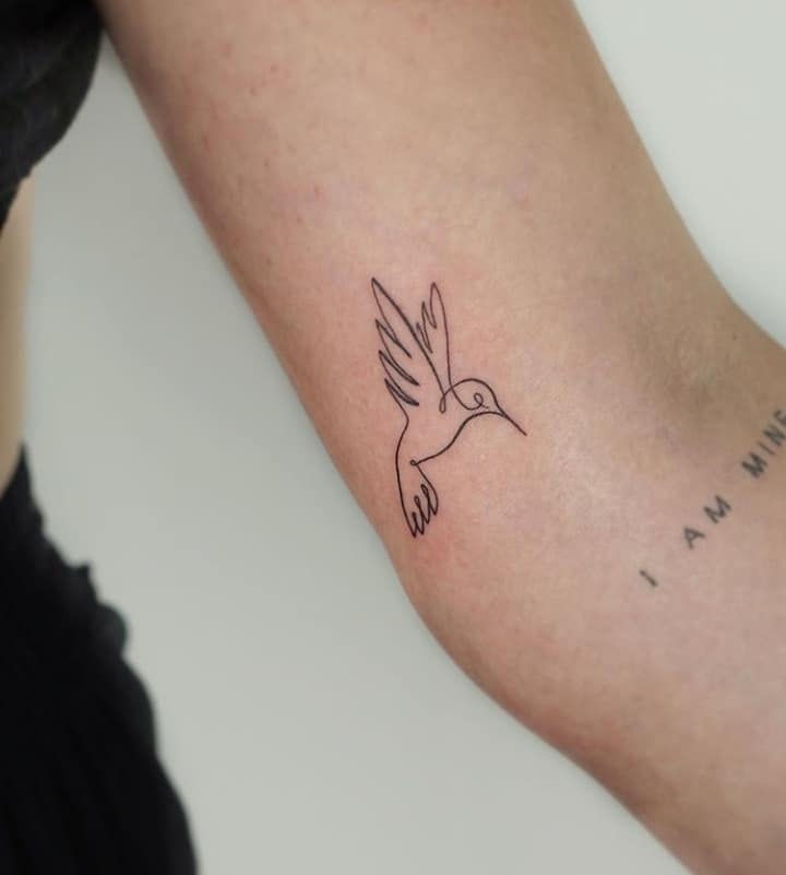 силуэт колибри тату