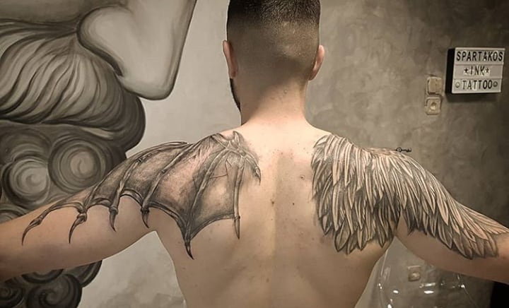 тату крылья на теле