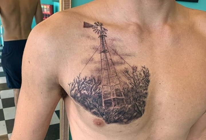 тату мельница на груди