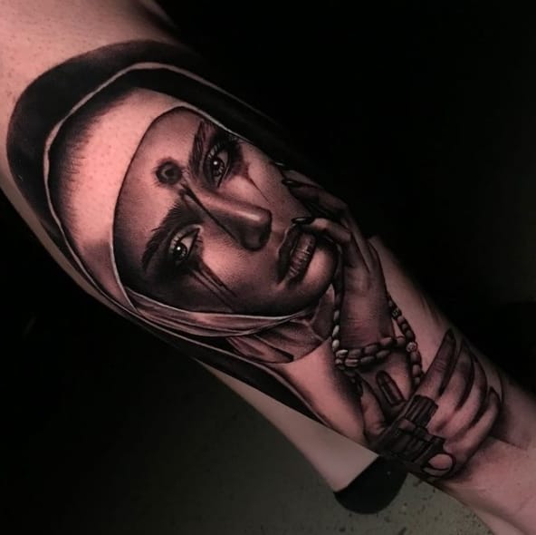 монахиня тату реализм