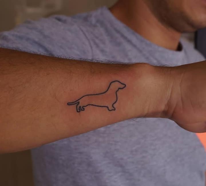 силуэт собаки тату