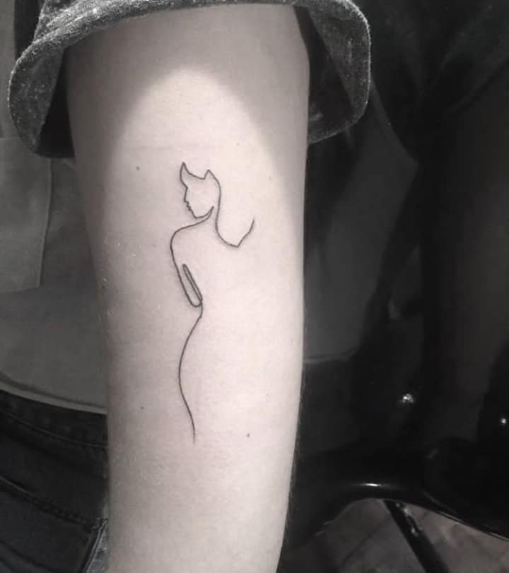 силуэт девушки тату