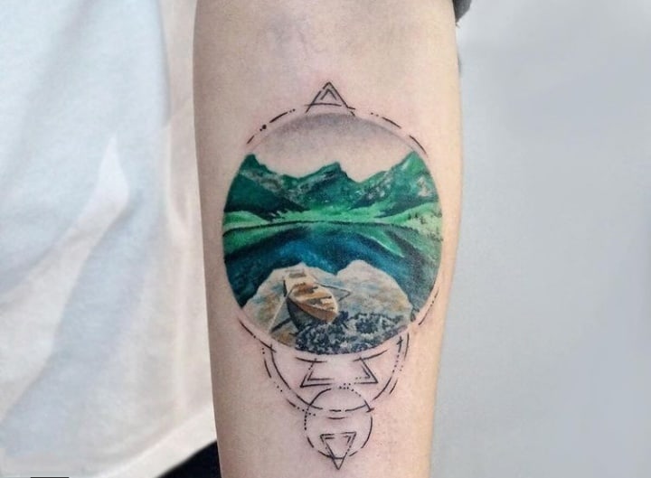 тату лодка реализм