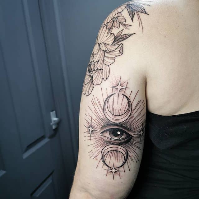тату всевидящее око женское