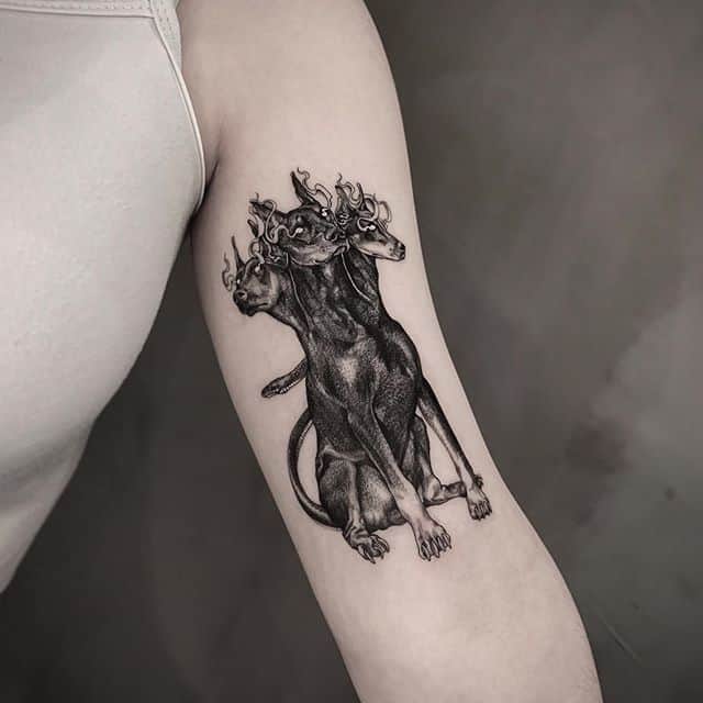 цербер тату женское