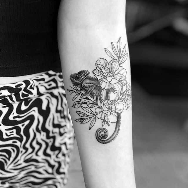 тату хамелеон чб