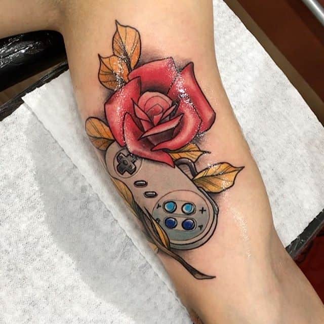 тату джойстик роза