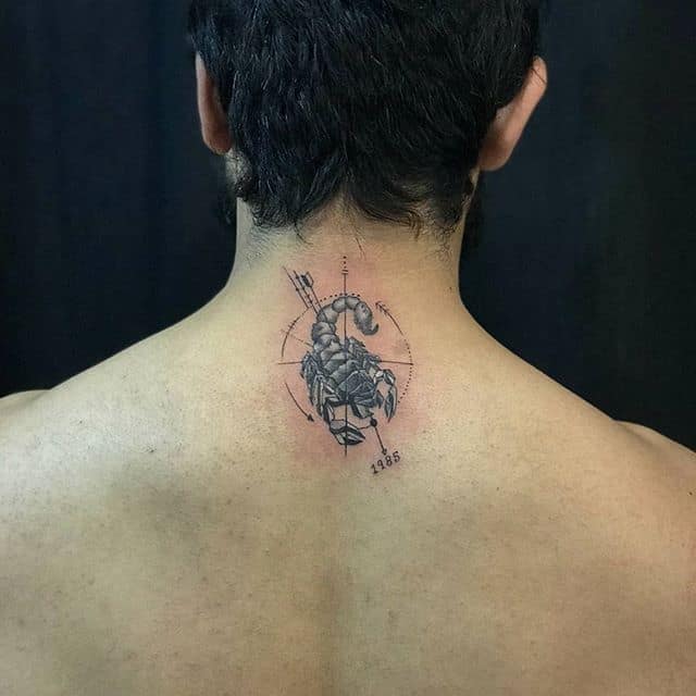 тату на затылке скорпион