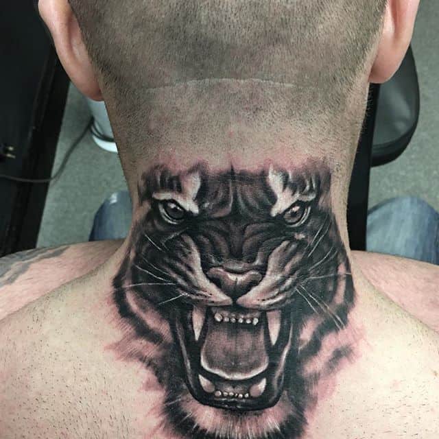 тату на затылке тигр