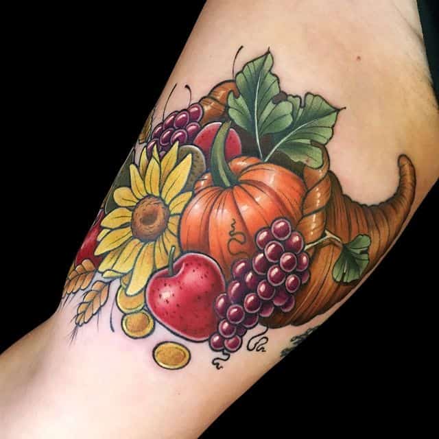 тату рога изобилия