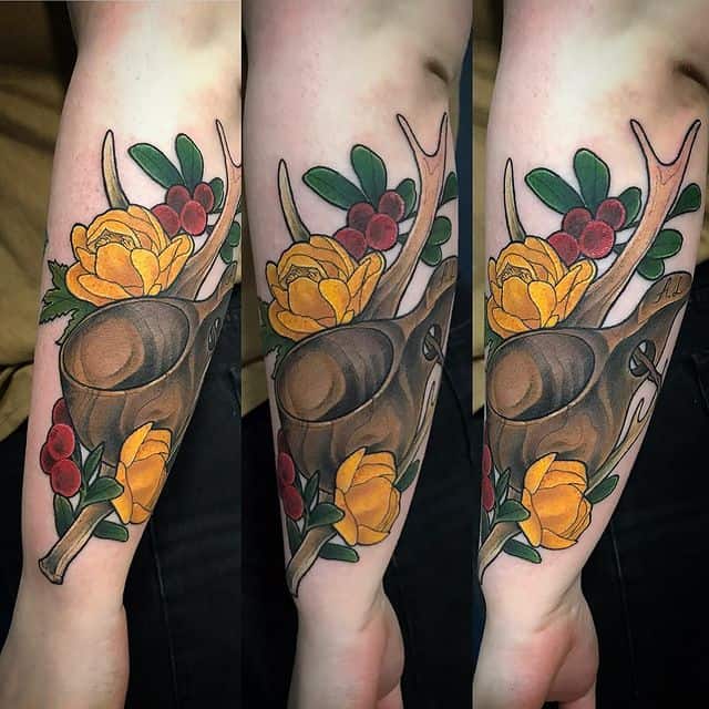 тату рога животного