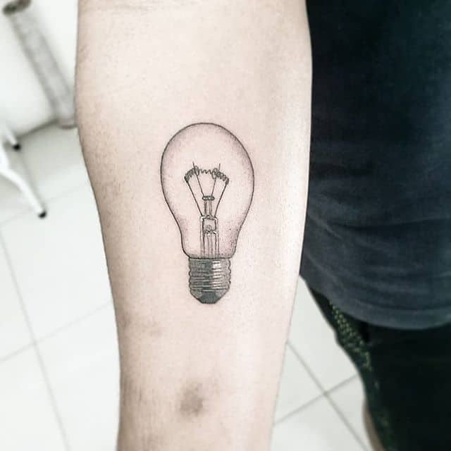 лампочка чб тату