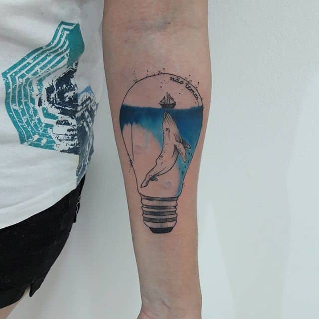 лампочка и кит тату