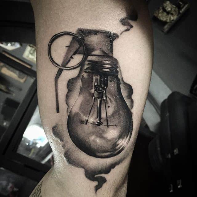 лампочка тату реал