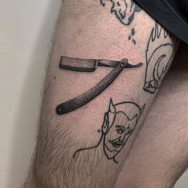 бритва тату на ноге