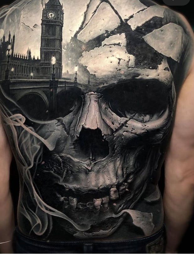 тату на теле череп