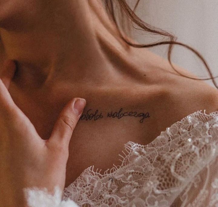 надпись на русском на ключице