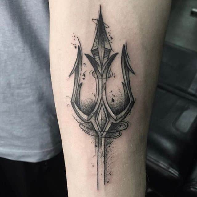 трезубец тату чб