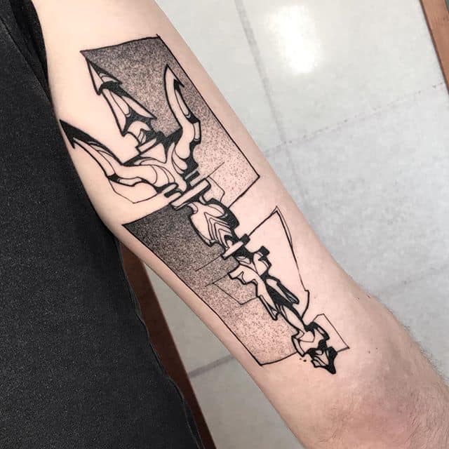 трезубец татуировка