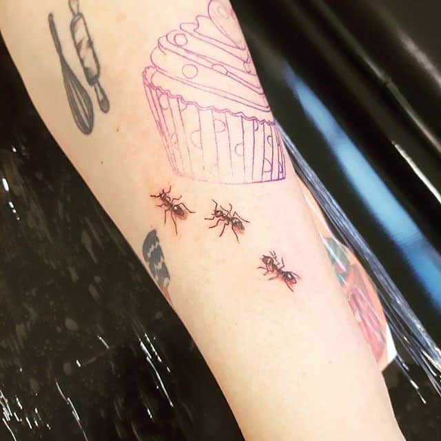 тату муравьи