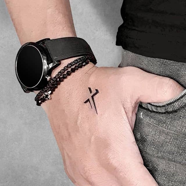 тату латинский крест