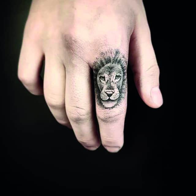 тату кары делевинь лев