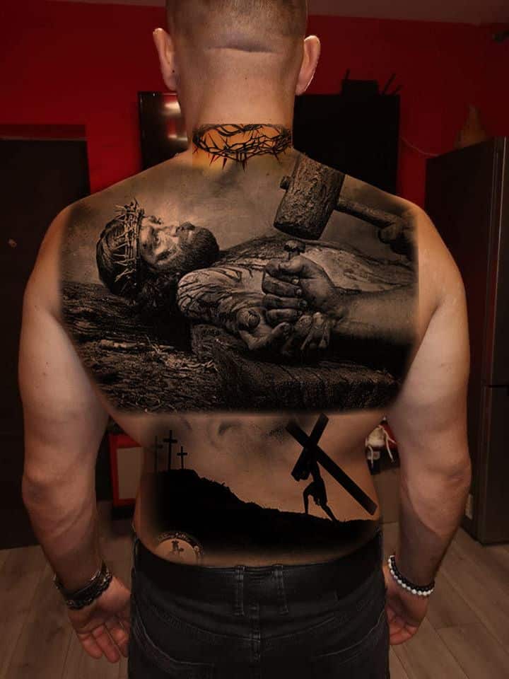 распятие тату реализм