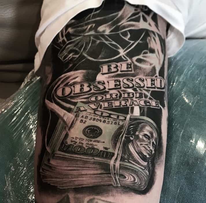 деньги и надпись тату
