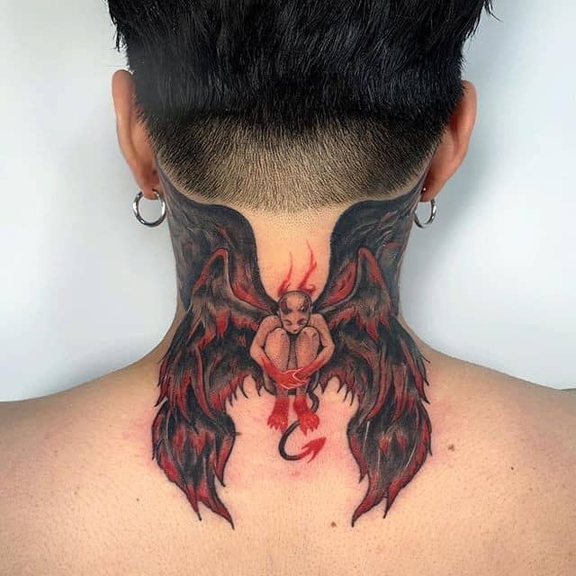 тату черт на шее