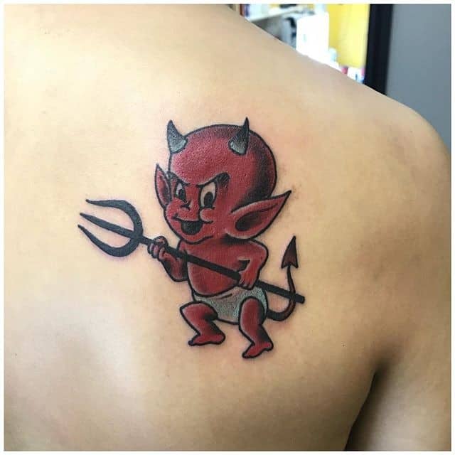 тату черт на спине