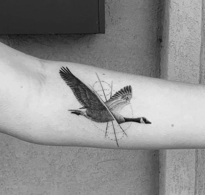 гусь тату чб