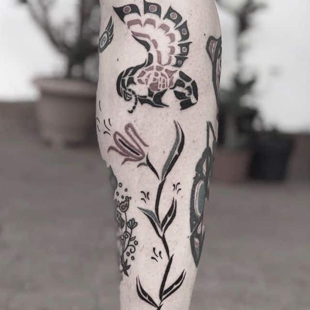 тату хайда на ноге