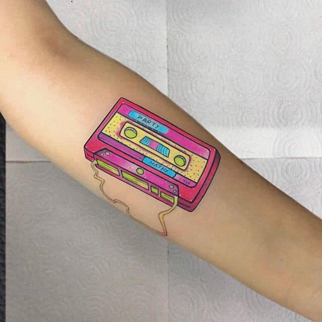 кассета тату на руке