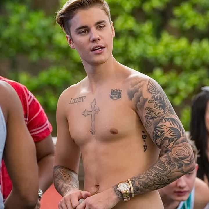 тату джастина бибера плечо