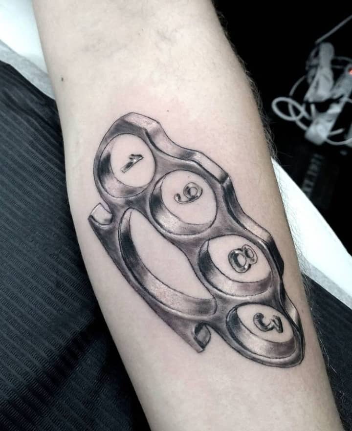 Кастет тату чб