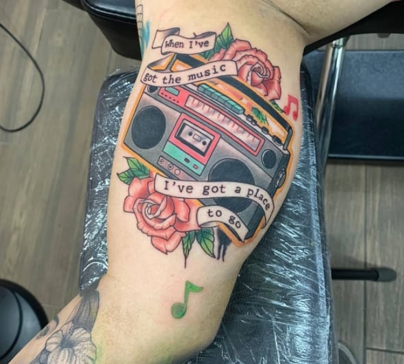 магнитофон тату цвет